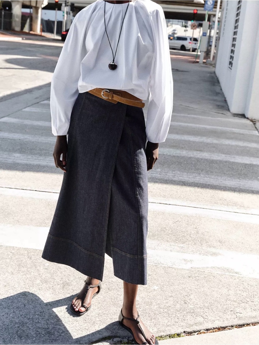 ❗️LAST CALL❗️ ok Zara Dark Denim Wrap Midi Skirt with Tan Belt - Picture 4 of 10
